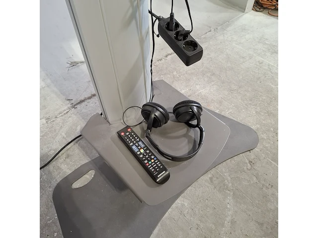 Televisie op verrijdbare standaard , samsung, ue46f5000aw - afbeelding 5 van  9