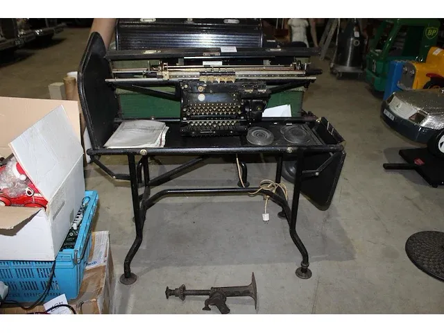 Telexmachine mercedes addelektra. afmeting 106 x 55 cm. hoogte 108 cm - afbeelding 1 van  3