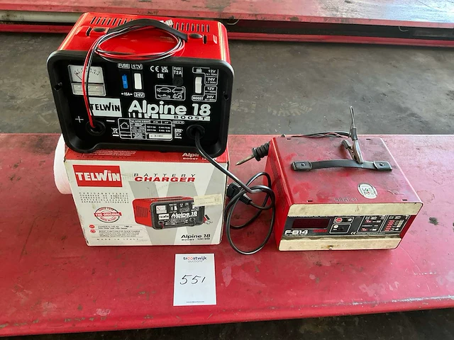 Telwin/ferm acculader (2x) - afbeelding 1 van  6