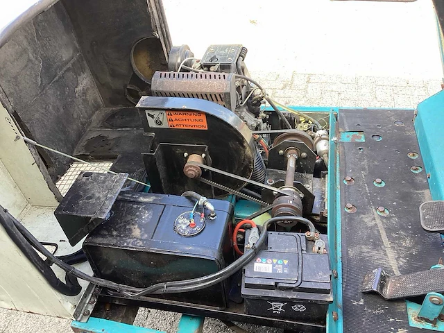 Tennant 215 d zelfrijdende veegmachine - afbeelding 4 van  17