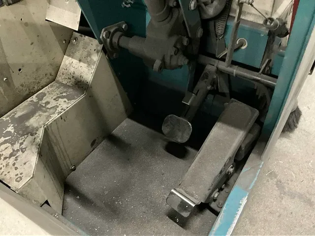 Tennant 235e zelfrijdende veegmachine - afbeelding 2 van  15