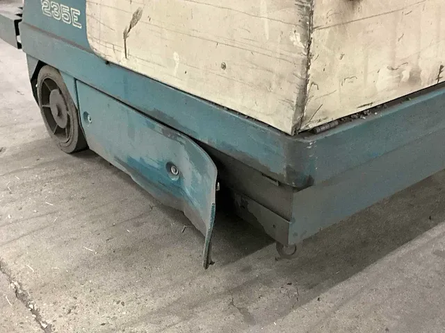 Tennant 235e zelfrijdende veegmachine - afbeelding 4 van  15
