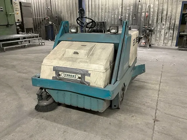 Tennant 235e zelfrijdende veegmachine - afbeelding 8 van  15