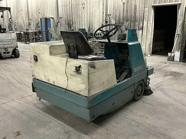 Tennant 235e zelfrijdende veegmachine - afbeelding 11 van  15
