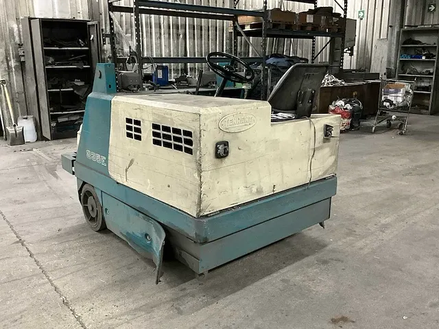 Tennant 235e zelfrijdende veegmachine - afbeelding 12 van  15