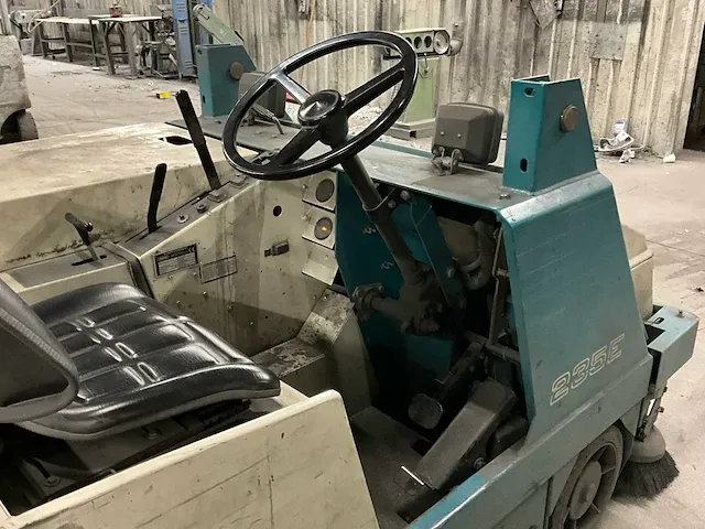 Tennant 235e zelfrijdende veegmachine - afbeelding 15 van  15
