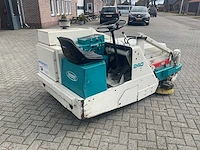 Tennant 240 zelfrijdende veegmachine diesel - afbeelding 6 van  11