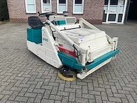 Tennant 240 zelfrijdende veegmachine diesel - afbeelding 7 van  11