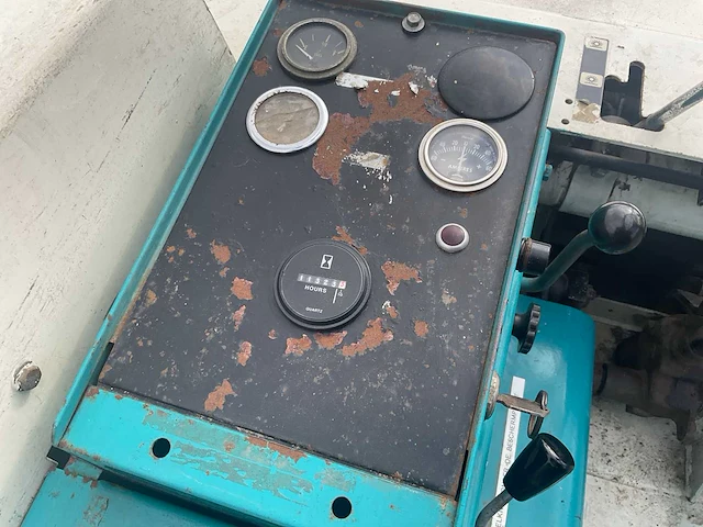 Tennant 240 zelfrijdende veegmachine diesel - afbeelding 8 van  11