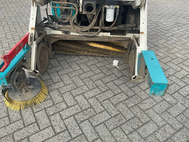 Tennant 240 zelfrijdende veegmachine diesel - afbeelding 11 van  11