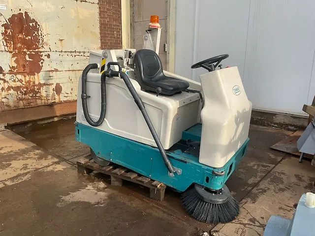 Tennant 6200 zelfrijdende veegmachine - afbeelding 1 van  9