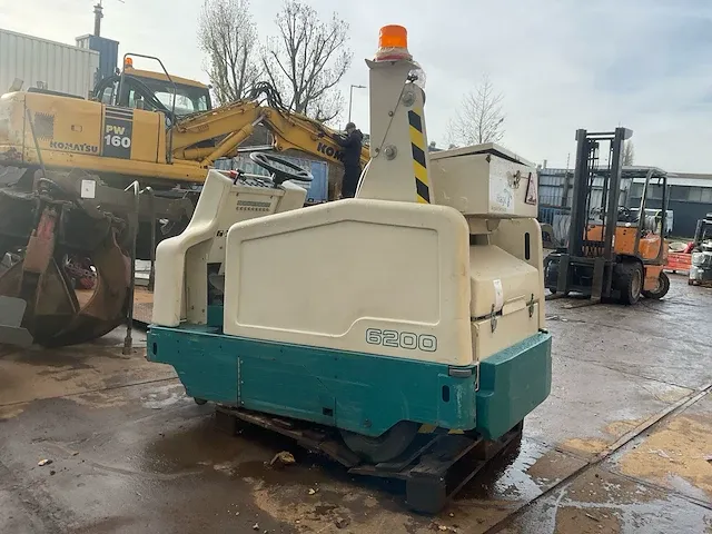 Tennant 6200 zelfrijdende veegmachine - afbeelding 4 van  9