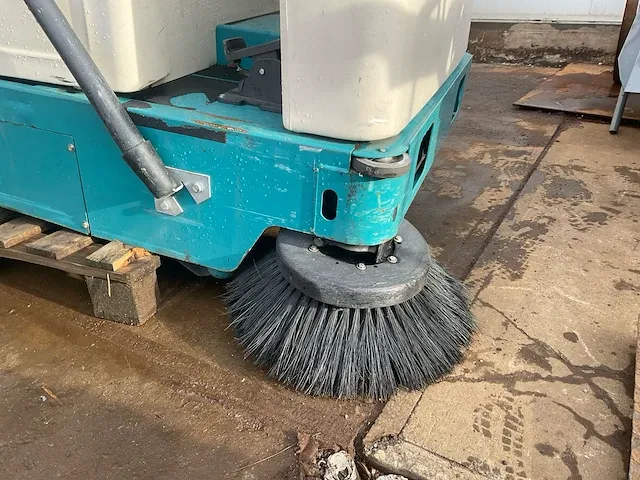 Tennant 6200 zelfrijdende veegmachine - afbeelding 5 van  9