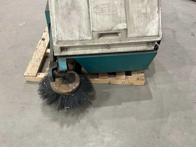 Tennant schoonmaakmachine - afbeelding 9 van  13