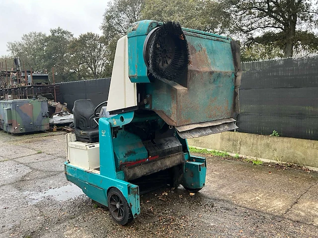 Tennant zelfrijdende veegmachine - afbeelding 10 van  28