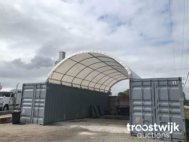 / tent tussen containers 20ft - afbeelding 1 van  9