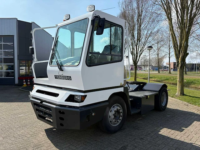 Terberg - yt 182 - vrachtwagen - afbeelding 1 van  10