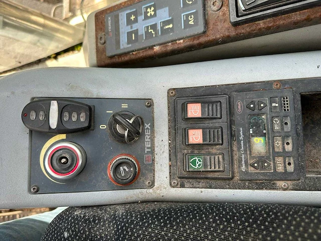 Terex - 2008 - tc240lc - rupsgraafmachine - afbeelding 15 van  25