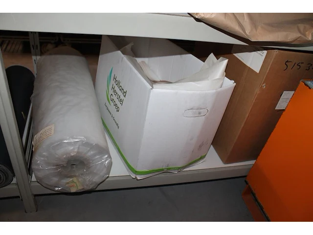 Terpetijnwas in diverse kleuren, plastic zakken, tissuerollen, stofdoeken, staalwolkokers, emmers en vloeip... - afbeelding 7 van  7
