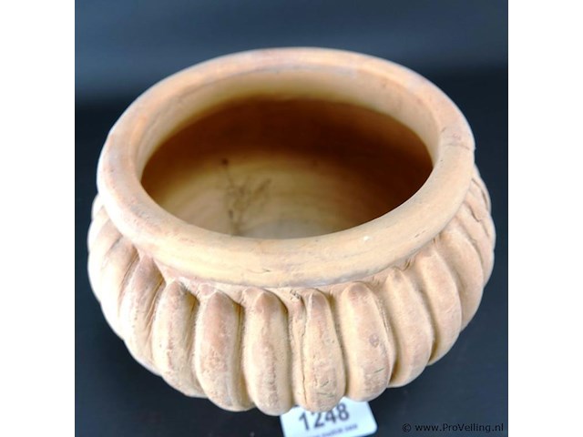 Terracotta pot - afbeelding 3 van  5
