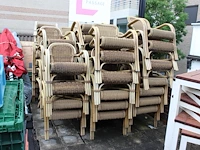 Terrasmeubilair bestaande uit 15 tafels 80 x 80 x 75 cm en circa 70 stoelen.