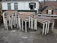 Terrasmeubilair bestaande uit 15 tafels 80 x 80 x 75 cm en circa 70 stoelen. - afbeelding 2 van  4