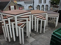 Terrasmeubilair bestaande uit 15 tafels 80 x 80 x 75 cm en circa 70 stoelen. - afbeelding 4 van  4