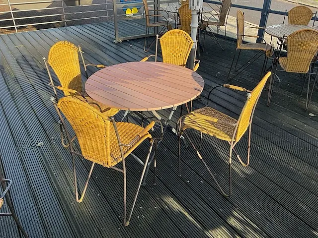 Terrasset (tafel en 4 stoelen) (2x) - afbeelding 1 van  2