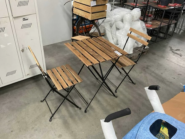 Terrastafel en fietsdisplay - afbeelding 1 van  4