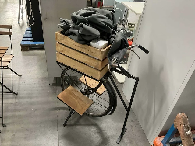Terrastafel en fietsdisplay - afbeelding 3 van  4