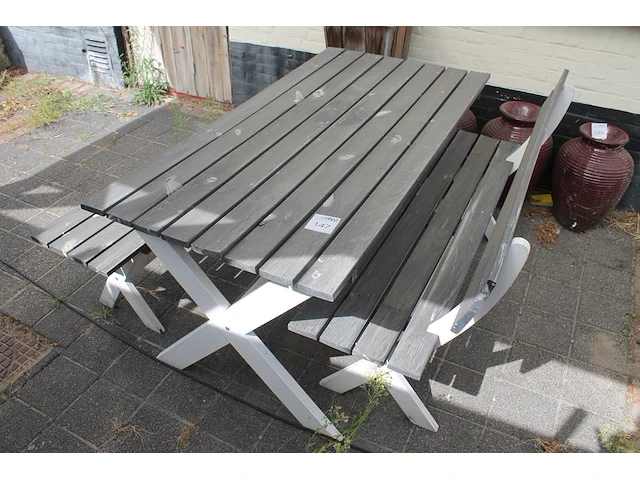 Terrastafel met twee bankjes. afmeting tafel 76 x 150 x 73 cm. - afbeelding 1 van  2