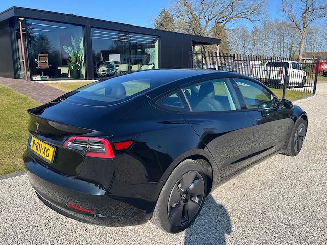 Tesla - 2022 - model 3 - stnd.rwd plus 60 kwh - personenauto - afbeelding 18 van  19