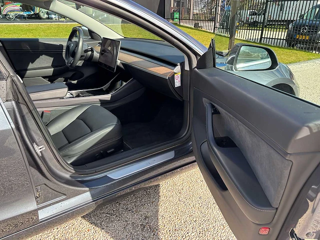 Tesla - model 3 - long range awd 75kwh - xv-391-f - 2019 - afbeelding 2 van  19