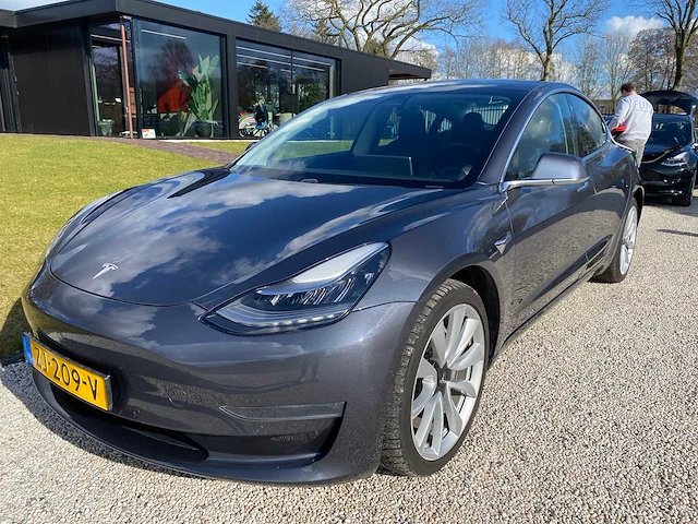 Tesla - model 3 - long range awd 75kwh - zj-209-v - 2019 - afbeelding 1 van  26