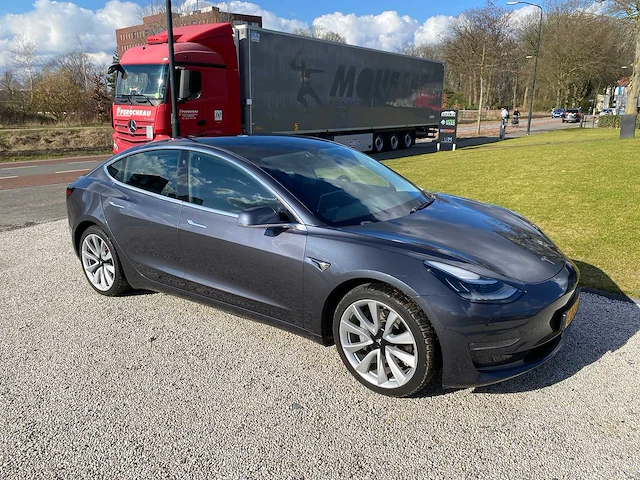 Tesla - model 3 - long range awd 75kwh - zj-209-v - 2019 - afbeelding 14 van  26