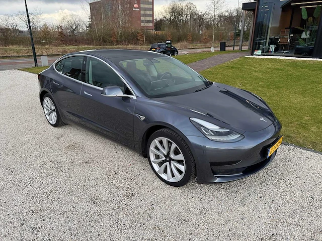 Tesla - model 3 - stnd.rwd plus 60 kwh - g-249-sl - 2019 - afbeelding 2 van  23