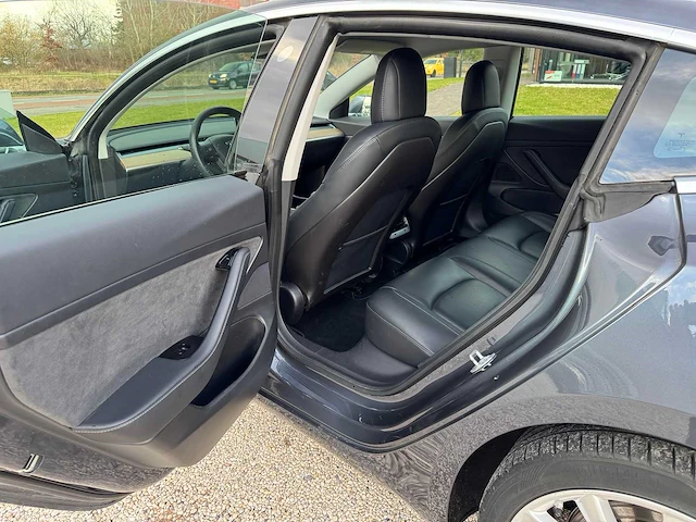 Tesla - model 3 - stnd.rwd plus 60 kwh - g-249-sl - 2019 - afbeelding 9 van  23