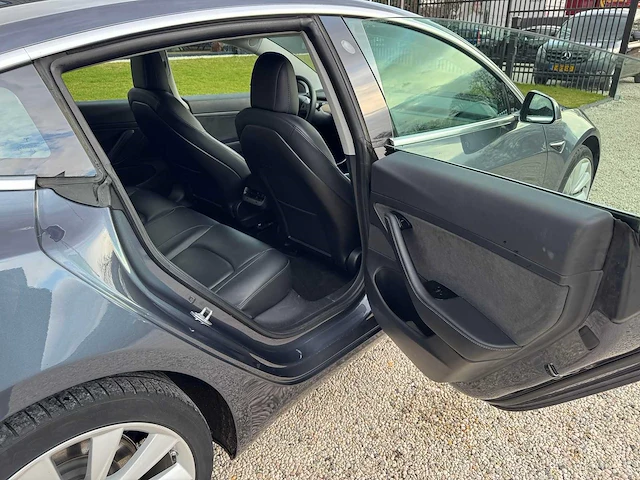 Tesla - model 3 - stnd.rwd plus 60 kwh - g-249-sl - 2019 - afbeelding 11 van  23