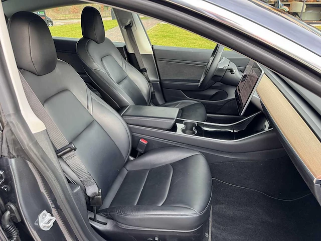 Tesla - model 3 - stnd.rwd plus 60 kwh - g-249-sl - 2019 - afbeelding 14 van  23