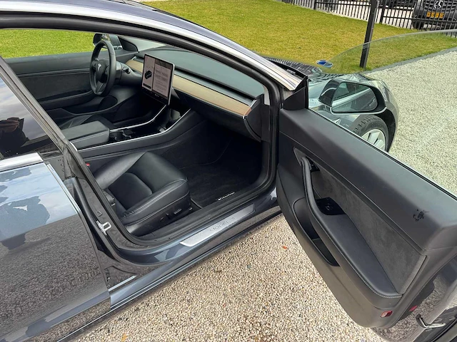 Tesla - model 3 - stnd.rwd plus 60 kwh - g-249-sl - 2019 - afbeelding 15 van  23