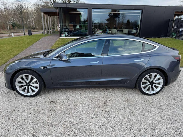 Tesla - model 3 - stnd.rwd plus 60 kwh - g-249-sl - 2019 - afbeelding 17 van  23