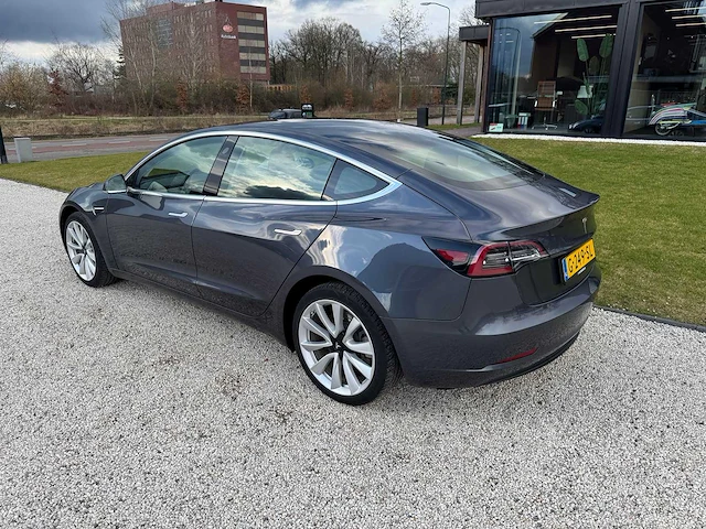 Tesla - model 3 - stnd.rwd plus 60 kwh - g-249-sl - 2019 - afbeelding 18 van  23