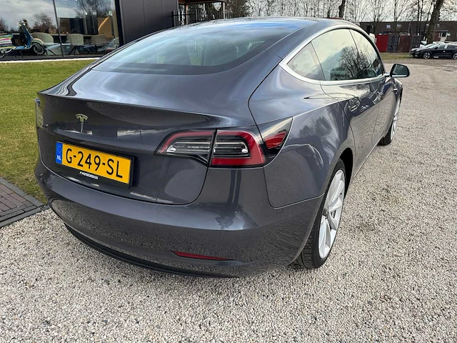 Tesla - model 3 - stnd.rwd plus 60 kwh - g-249-sl - 2019 - afbeelding 21 van  23