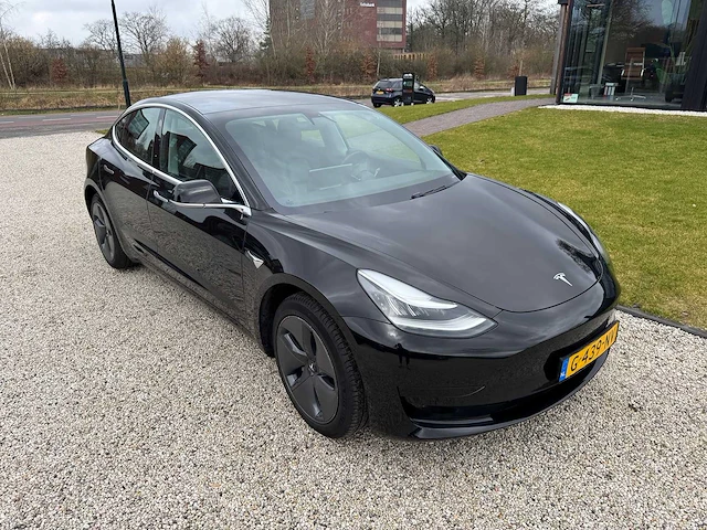 Tesla - model 3 - stnd.rwd plus 60 kwh - g-439-nv - 2019 - afbeelding 11 van  23
