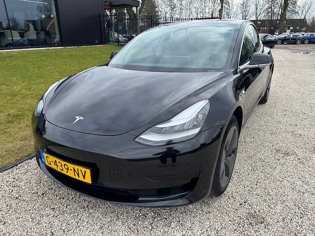 Tesla - model 3 - stnd.rwd plus 60 kwh - g-439-nv - 2019 - afbeelding 1 van  23