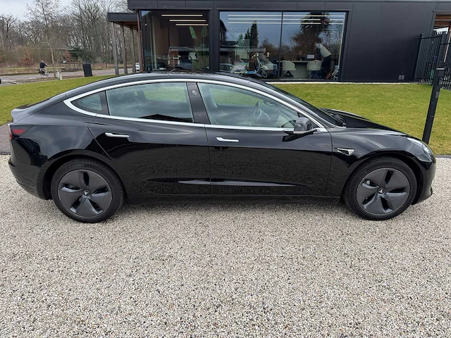 Tesla - model 3 - stnd.rwd plus 60 kwh - g-439-nv - 2019 - afbeelding 13 van  23