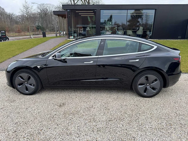 Tesla - model 3 - stnd.rwd plus 60 kwh - g-439-nv - 2019 - afbeelding 17 van  23