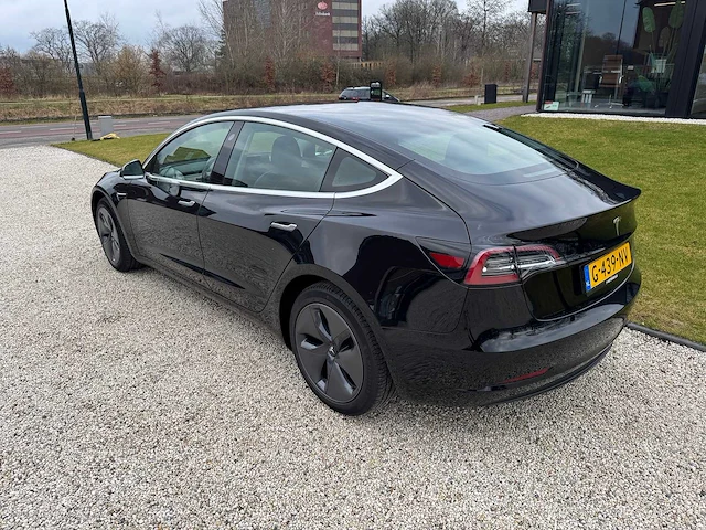 Tesla - model 3 - stnd.rwd plus 60 kwh - g-439-nv - 2019 - afbeelding 18 van  23