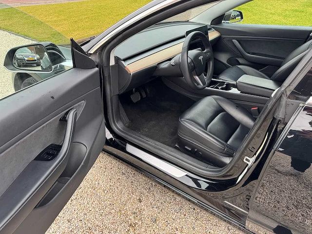Tesla - model 3 - stnd.rwd plus 60 kwh - g-439-nv - 2019 - afbeelding 21 van  23