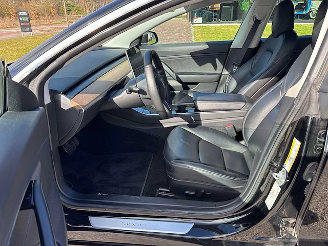 Tesla - model 3 - stnd.rwd plus 60 kwh - g-464-nv - 2019 - afbeelding 2 van  20